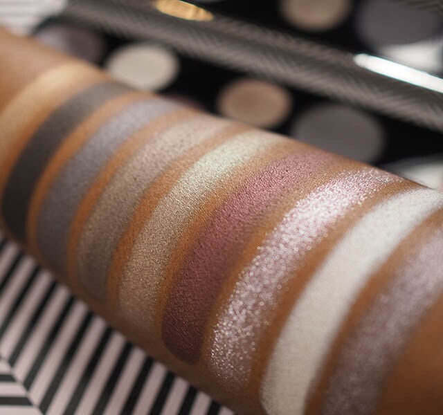 Paleta de Sombras + Iluminador MAC Girls / Basic Bitch Paleta de Sombras + Iluminador MAC Girls / Basic Bitch